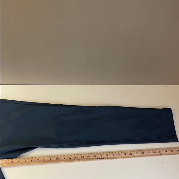 Lululemon Mens Commission
Slim-Fit Pant Men's Classic Navy Pants 30 - Picture 11 of 12